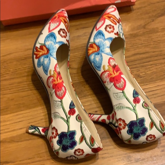 NWT Beautiful heels I ordered from Amazon. - Picture 8 of 8